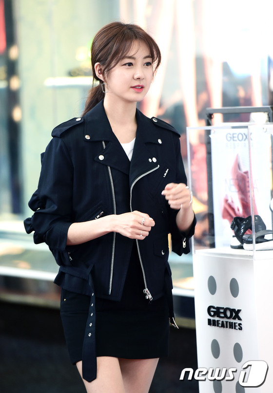 (서울=뉴스1) 권현진 기자 = 배우 이요원이 21일 오후 서울 소공동 롯데백화젬에서 열린 한 슈즈브랜드 포토행사에 참석하고 있다.