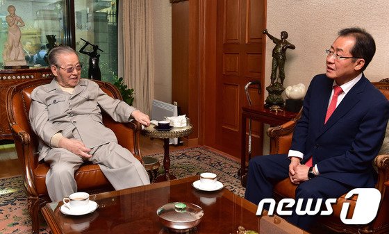 홍준표 자유한국당 대선후보, 김종필 전 총리 예방