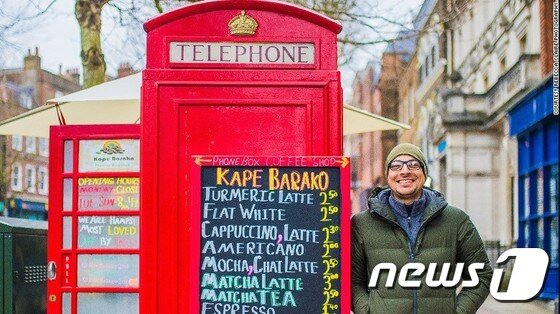 본문 이미지 - 영국 런던 햄스테드 히스에 있는 전화부스 카페. ⓒ News1
