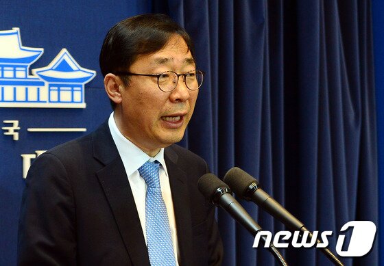 윤영찬 청와대 국민소통수석..2017.5.12/뉴스1 © News1 이광호 기자