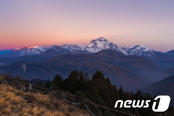 본문 이미지 - 푼힐 전망대 일출. 혜초여행사 제공.ⓒ News1