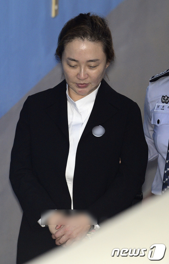 '비선진료 의혹' 박채윤 징역 1년 선고 - 뉴스1 '비선진료 의혹' 박채윤 징역 1년 선고 - 뉴스1
