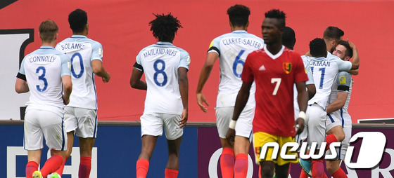 (전주=뉴스1) 이동원 기자 = 23일 오후 전북 전주월드컵경기장에서 열린 \' 2017 FIFA U-20 월드컵\' A조 2차전 기니와 잉글랜드의 경기에서 후반전 잉글랜드 루이스 …