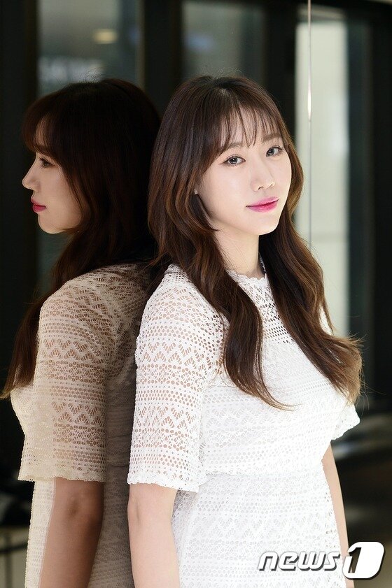 본문 이미지 - 걸그룹 달샤벳 출신 연기자 백다은이 25일 오후 서울 중구 뉴스1 본사에서 인터뷰에 앞서 포즈를 취하고 있다. 2017.5.25/뉴스1 ⓒ News1 민경석 기자