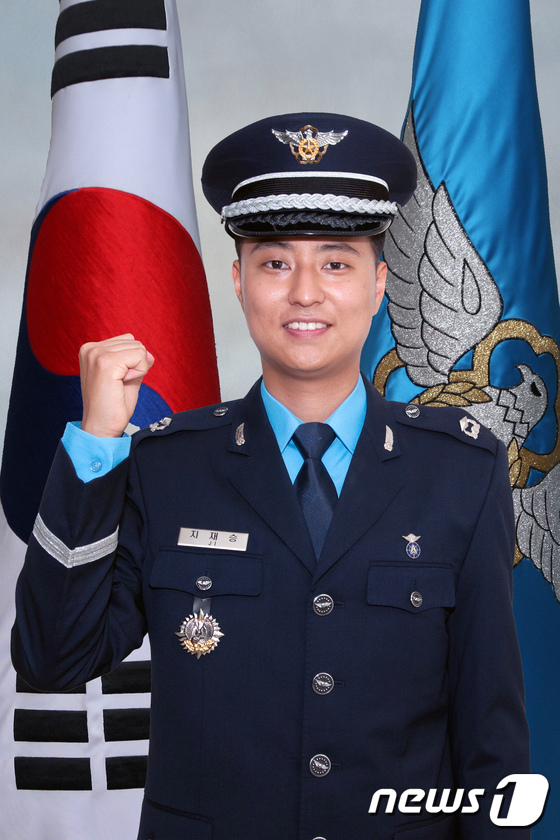 (서울=뉴스1) = 공군은 경남 진주 교육사령부에서 정경두 공군참모총장 주관으로 '제138기 공군 학사사관후보생 임관식'을 거행한다고 31일 전했다. 사진은 기흉 수술로 4급 판정 …