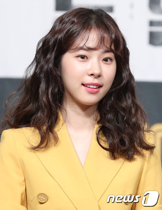 본문 이미지 - 배우 서은수가 31일 오후 서울 영등포 타임스퀘어에서 열린 OCN 드라마 ‘듀얼’ 제작발표회에 참석해 포즈를 취하고 있다. ⓒ News1 권현진 기자