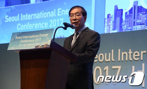 박원순 서울시장이 31일 열린 서울국제에너지콘퍼런스에서 특별연설하고 있다.(서울시 제공)2017.5.31© News1