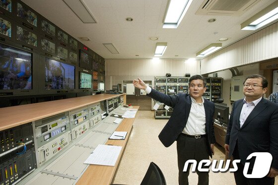 2년 늦게 지방 UHD시대 열었지만…아무도 보지 않는 '지상파 UHD' 2년 늦게 지방 Uhd시대 열었지만…아무도 보지 않는 '지상파 Uhd'