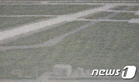 본문 이미지 - 윤종석, That days (20140902), 2015, 97x162cm, Acrylic on canvas (가나아트 제공) ⓒ News1