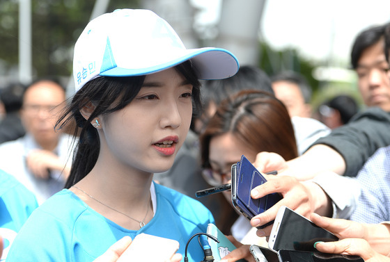 유담 '서류미비'로 탈락하자 교수 채용 중단…다음 학기 합격