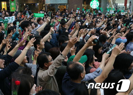 안철수 후보 연호하는 대전 시민들