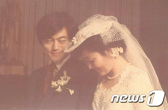 (서울=뉴스1) 허경 기자 = 문재인 더불어민주당 대통령 후보가 9일 제19대 대통령으로 선출됐다. 최순실 국정농단과 박근혜 전 대통령 탄핵 정국에서 '적폐청산'을 외쳐온 문 후보 …