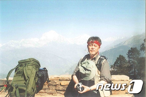 (서울=뉴스1) = 문재인 더불어민주당 대통령 후보가 제19대 대한민국 대통령에 당선됐다. 문재인 후보는 "나라다운 나라, 국민이 주인인 대한민국"을 공약으로 내걸며 앞으로 5년간 …