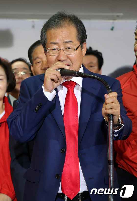 홍준표 “대선 결과 수용…자유한국당 복원에 만족”