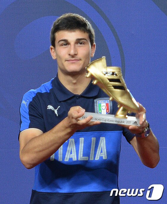 본문 이미지 - '국제축구연맹(FIFA) U-20 월드컵 코리아 2017'에서 5골로 득점왕에 오른 리카르도 오르솔리니(이탈리아) ⓒ News1 