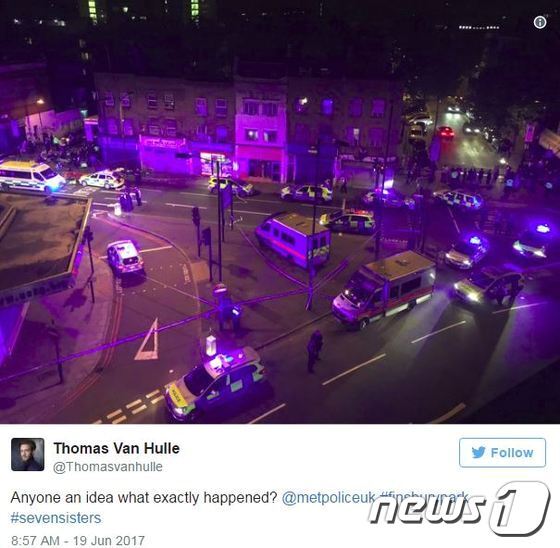 본문 이미지 - 19일(현지시간) 새벽 런던 핀스버리 파크 상황을 전하는 트위터 갈무리. ⓒ News1