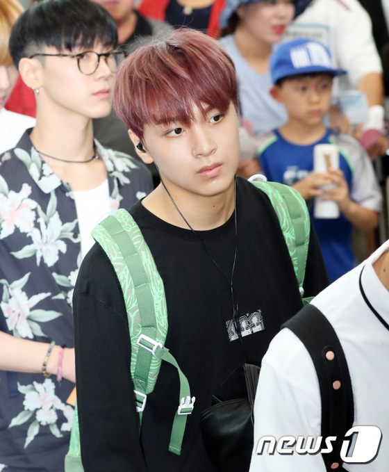 (김포공항=뉴스1) 권현진 기자 = NCT127 해찬이 SM 워크숍 참석차 19일 김포공항을 통해 제주도로 출발하고 있다.