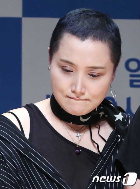 (서울=뉴스1) 권현진 기자 = 가수 이소라가 20일 오후 서울 상암동 JTBC 사옥에서 열린 신규 예능 프로그램 ‘비긴어게인’ 제작발표회에 참석해 포즈를 취하고 있다.