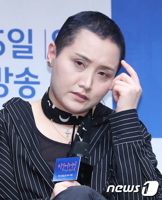 (서울=뉴스1) 권현진 기자 = 가수 이소라가 20일 오후 서울 상암동 JTBC 사옥에서 열린 신규 예능 프로그램 ‘비긴어게인’ 제작발표회에 참석해 매력을 발산하고 있다.