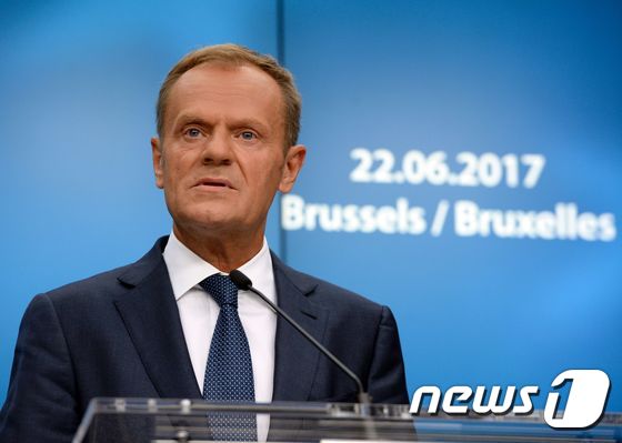 유럽연합(EU)의 도널드 투스크 정상회의 상임의장이 22일(현지시간) 벨기에 브뤼셀에서 열린 회의에 참석했다. © AFP=뉴스1