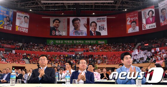 본문 이미지 - 지난 2017년 6월 자유한국당 제2차 전당대회 대구경북 합동연설회 ⓒ News1 이종현 기자