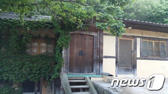 본문 이미지 - 수덕사의 스님들이 기거하는 요사채ⓒ News1