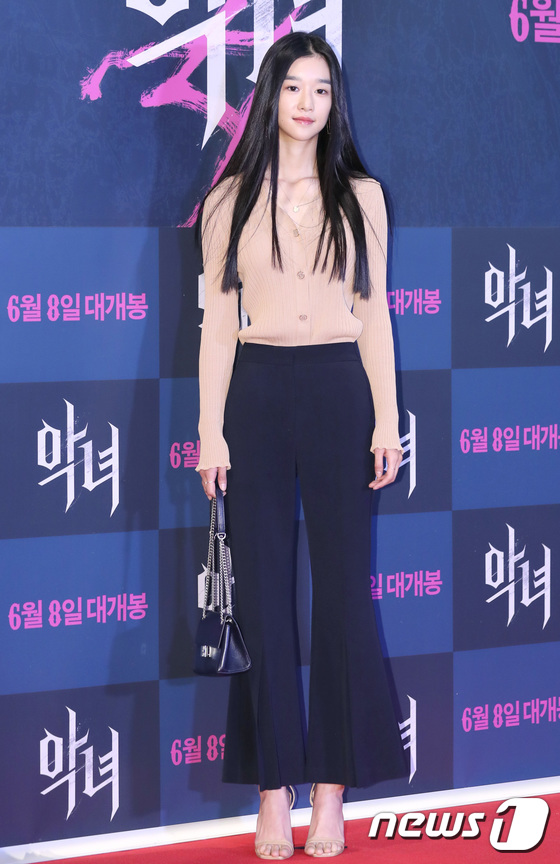 (서울=뉴스1) 권현진 기자 = 배우 서예지가 5일 오후 서울 코엑스 메가박스에서 열린 영화 ‘악녀’ 제작발표회에 참석해 포즈를 취하고 있다.