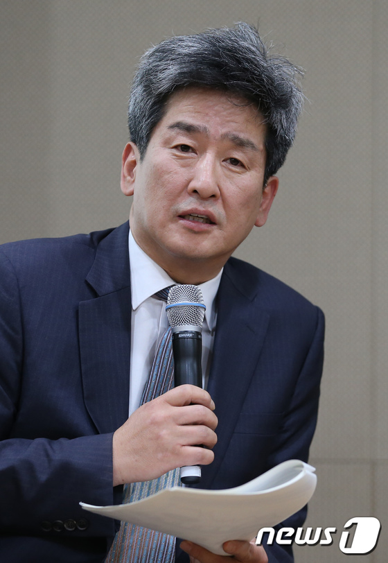 (서울=뉴스1) 박지혜 기자 = 이진우 GFM투자연구소 소장이 8일 오후 서울 여의도 금융투자교육원에서 국제경제 분석 전문매체 글로벌모니터 주최로 열린 글로벌마켓 공개 토크쇼에서 …