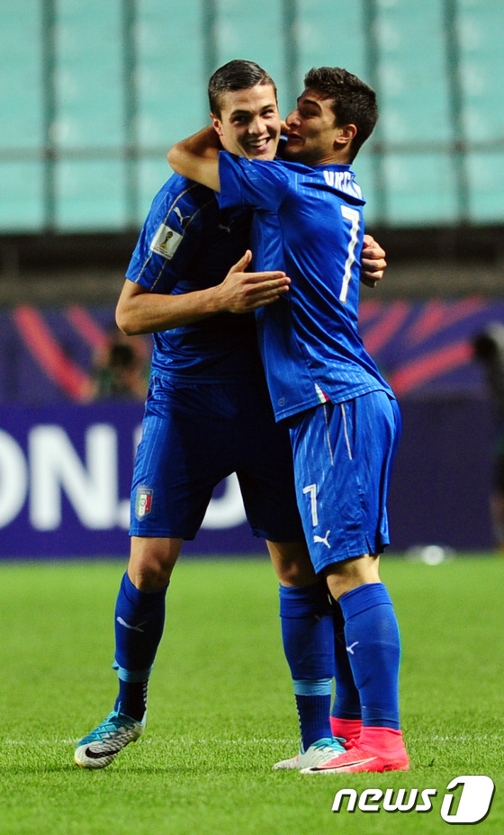 (전주=뉴스1) 문요한 기자 = 8일 오후 전북 전주월드컵경기장에서 열린 \'FIFA U-20 월드컵 코리아 2017\' 준결승 잉글랜드와 이탈리아의 경기에서 이탈리아 리카르도 오 …