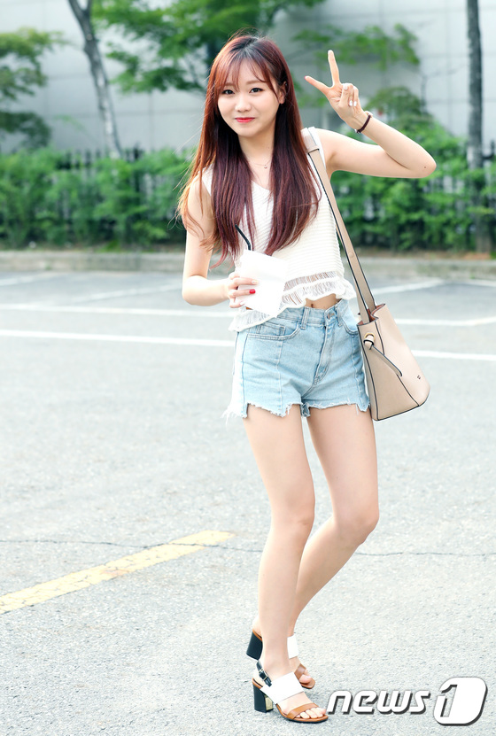 (서울=뉴스1) 권현진 기자 = '아이돌 드라마 공작단' 러블리즈 류수정이 14일 오전 서울 여의도 KBS 신관 공개홀에서 열린 KBS2 '뮤직뱅크'(이하 뮤뱅) 리허설을 하기 위 …