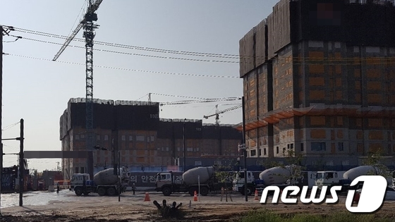인천 송도 6·8공구의 한 아파트 건설현장/뉴스1 © News1 최태용 기자