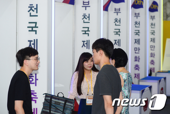 (부천=뉴스1) 허경 기자 = 20일 경기 부천시 한국만화영상진흥원에서 열린 '한국국제만화마켓'에서 국내외 만화 콘텐츠 기업들이 비즈니스 상담하고 있다. 제20회 부천국제만화축제의 …