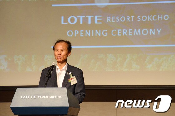 본문 이미지 - 최문순 강원도지사가 20일 롯데리조트 속초 그랜드 오픈행사가 열린 강원 속초시 롯데리조트속초 그랜드 볼룸A에서 축사를 하고 있다. 2017.7.20/뉴스1 ⓒ News1 고재교 기자