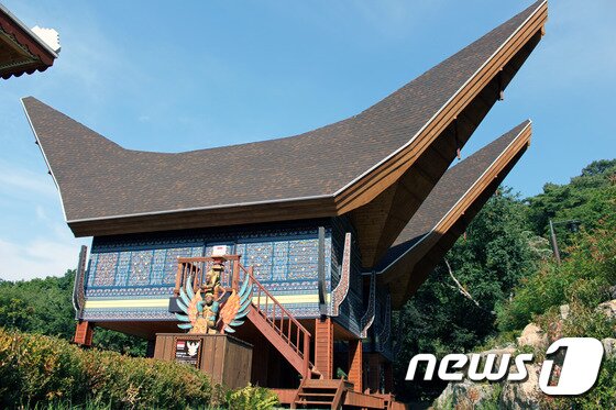 본문 이미지 - 아세안자연휴양림 내 인도네시아식 휴양시설 ⓒ News1