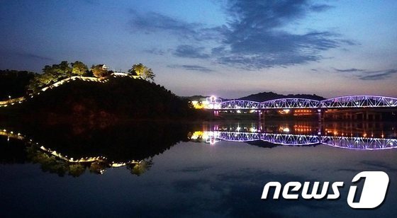 본문 이미지 - 공산성 철교야경.ⓒ News1