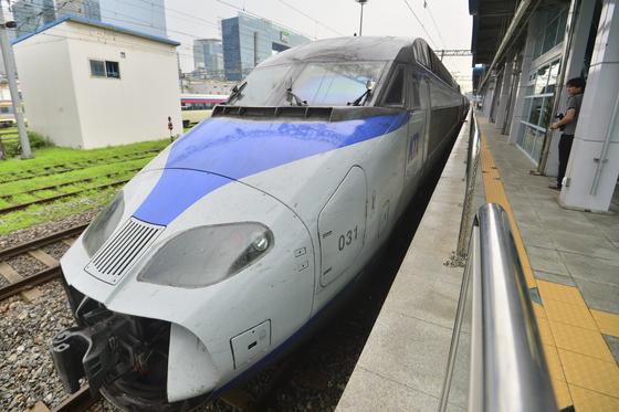 KTX 김천구미역서 고장…550명 환승·10~40분 지연 운행