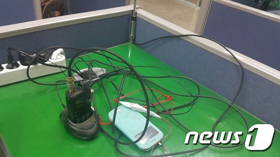 압수당한 불법도청용 무전기.(부산지방경찰청 제공)© News1