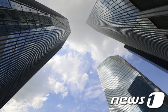 본문 이미지 - 서울 도심 하늘 2017.8.1/뉴스1 ⓒ News1 신웅수 기자