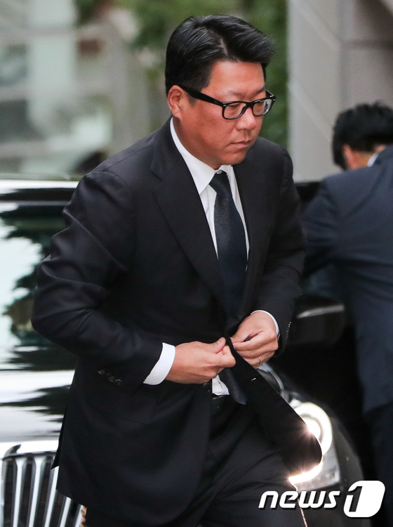 (서울=뉴스1) 허경 기자 = 정지선 현대백화점 회장이 16일 오후 故 정주영 현대그룹 명예회장의 부인 고 변중석 여사의 10주기 제사에 참석하기 위해 서울 용산구 한남동 정몽구 …