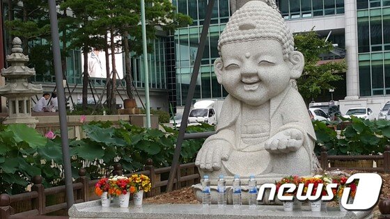 본문 이미지 - 조계사 경내 돌부처ⓒ News1