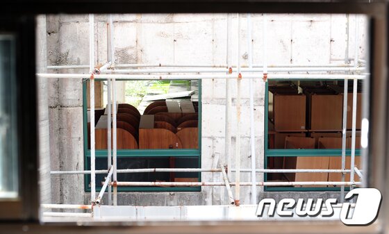 본문 이미지 - 폐교로 방치된 한 사립대 건물. /뉴스1 ⓒ News1 문요한 기자