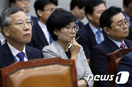조현옥 청와대 인사수석(가운데).2017.8.22/뉴스1 © News1 안은나 기자