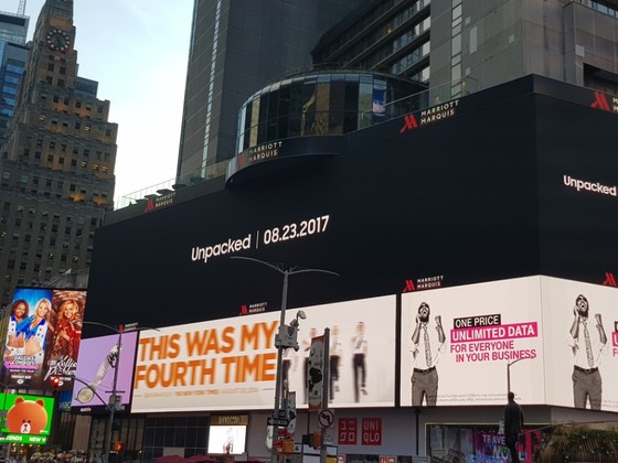 언팩을 하루 앞둔 22일(현지시간) 현재 미국 뉴욕의 '심장부' 타임스퀘어 대형 스크린에는 '갤럭시노트8' 언팩을 알리는 대형 광고가 노출되고 있다. © News1 김보람 기자