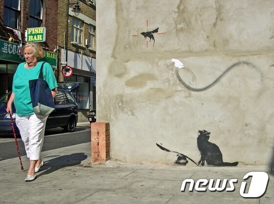 본문 이미지 - Ratapult - London - 2007 (뱅크시코리아 제공) ⓒ News1