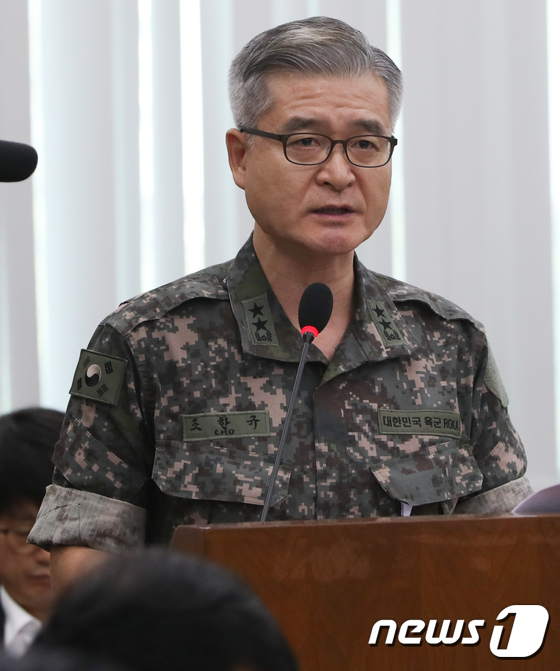 (서울=뉴스1) 허경 기자 = 조한규 합동참모본부 작전부장이 31일 서울 여의도 국회에서 열린  국방위원회 전체회의에서 현안보고를 하고 있다. 2017.8.31/뉴스1