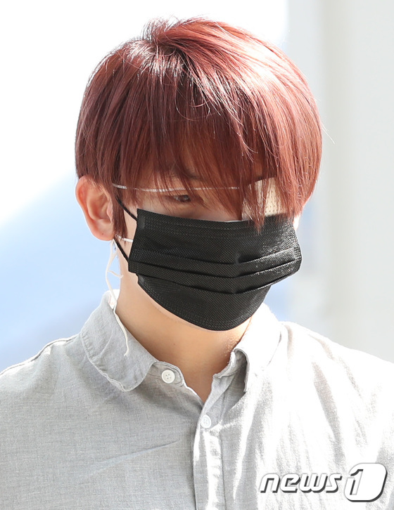 (인천공항=뉴스1) 권현진 기자 = 틴탑 리키가 콘서트차 4일 오후 인천국제공항을 통해 말레이시아로 출국하고 있다. 2017.8.4./뉴스1