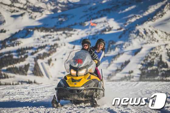 본문 이미지 - 레이크 타호에서 즐기는 스노모빌 어드벤처. 하나투어 제공.ⓒ News1