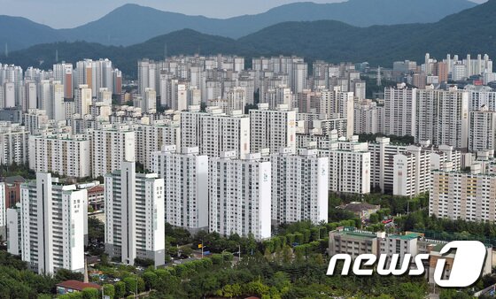 본문 이미지 - 안양시 평촌 아파트 단지의 모습. (자료사진)ⓒ 뉴스1 이재명 기자