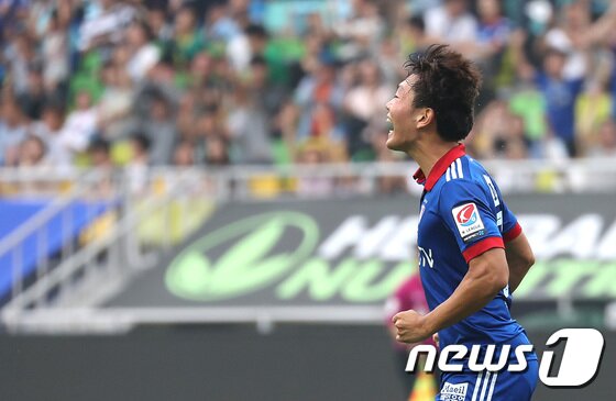 본문 이미지 - K리그 선발 데뷔전에서 K리그 마수걸이 골을 기록한 수원 삼성의 신예 윤용호. ⓒ News1 