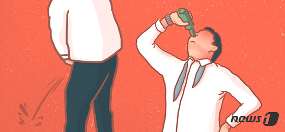 노래방 소파에 소변보고 경찰 폭행…체포되자 동생 행세